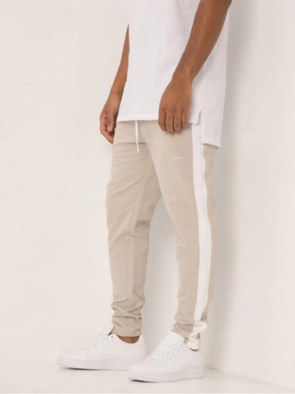 Men’s Jogger with Side Stripe and Zippered Pockets